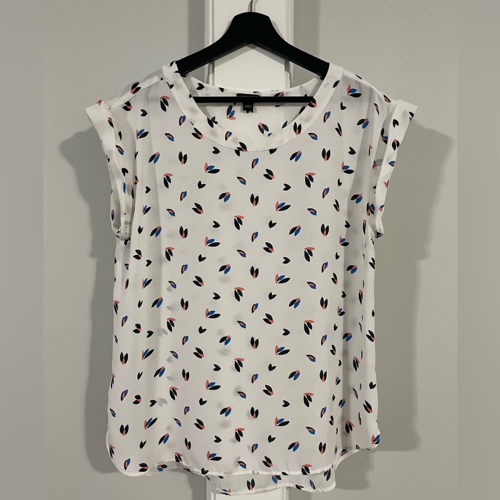 Ann Taylor Factory White Patterned Blouse with Cap Sleeves, Size L
